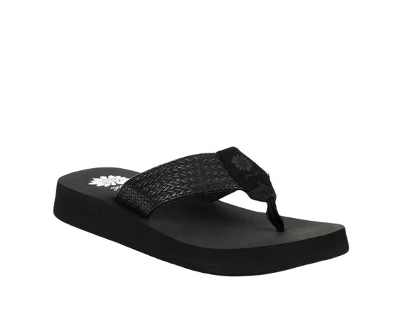 Yellow Box Women's Addyson Flip Flops - Black 54602