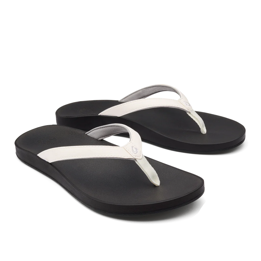 Olukai Women's Puawe Flip Flop - White/Black 20498-4R40