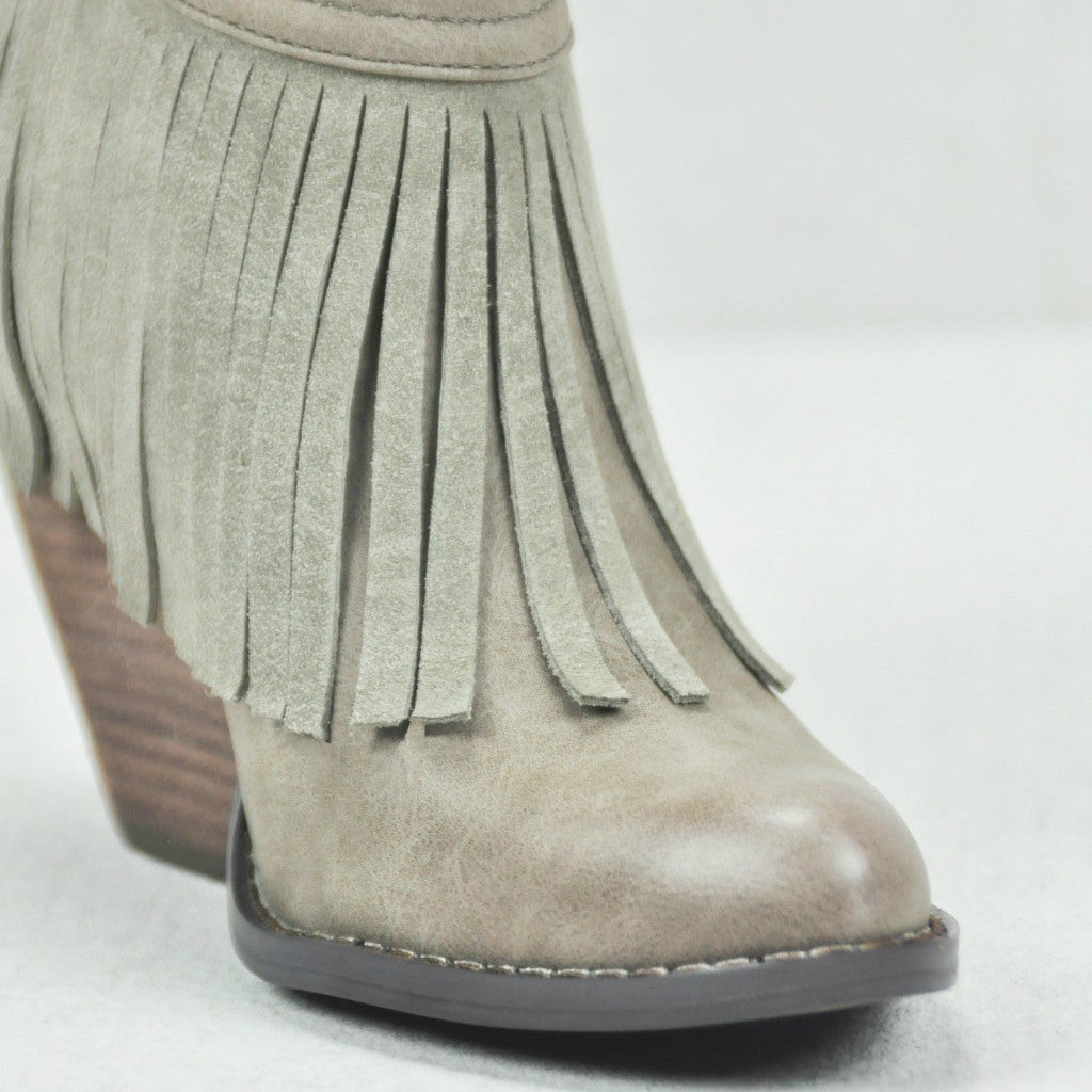 Very volatile fringe clearance boots